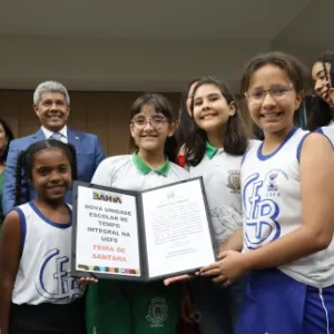 Jerônimo autoriza construção de nova escola administrada pela Uefs