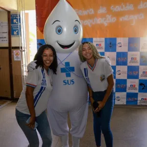 UNEB e Colégio Estadual Thales de Azevedo promovem feira educativa sobre saúde e antirracismo