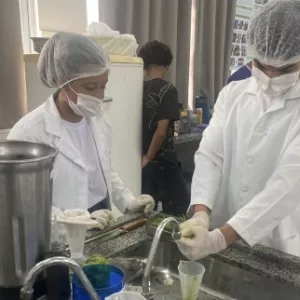 Estudantes do semiárido baiano desenvolvem sacolas biodegradáveis