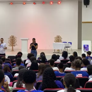 Estudantes de 158 escolas da rede estadual participam de aulões para o Enem