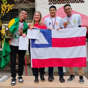 Feira de iniciação científica internacional premia estudantes da rede estadual