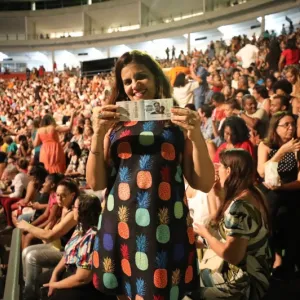 Gargalhadas e interação marcam noite em comemoração do Mês do Professor