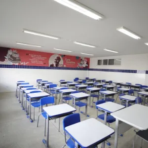 Jerônimo entrega ônibus escolar e centro de educação profissional em Santa Rita de Cássia, neste sábado (19)