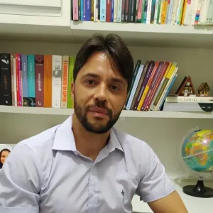Professor de Cândido Sales é indicado ao Prêmio Capes de Melhor Tese do Brasil e tem obra lançada em livro