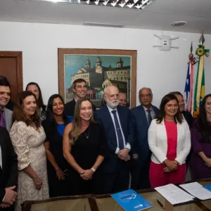 SEC firma acordo para simplificar regularização fundiária de imóveis escolares