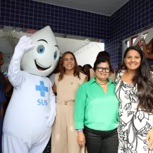 Sesab e SEC lançam projeto para vacinar estudantes nas escolas da rede escola