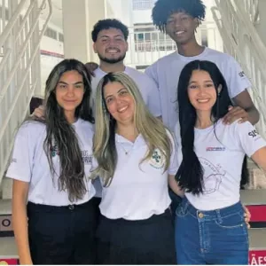 Estudantes de Araci utilizam amoreira para desenvolver absorventes biodegradáveis