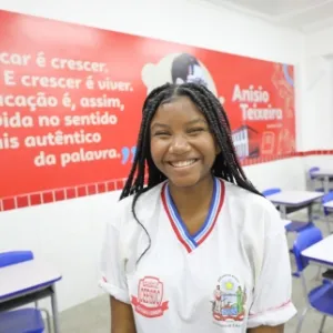 Em Feira de Santana, governador participa de aula inaugural da rede estadual