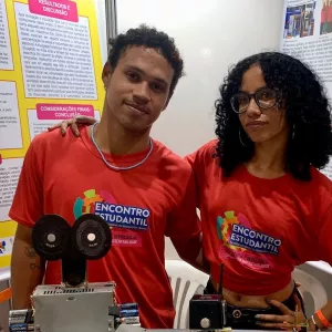 Estudantes criam brinquedos educativos a partir de resíduos eletrônicos