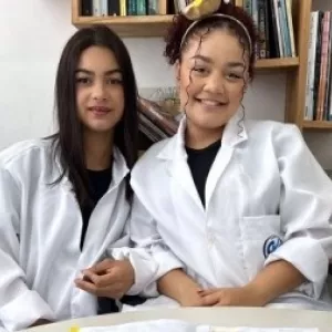 Estudantes de Santa Bárbara utilizam maracujá do mato para criar velas aromáticas