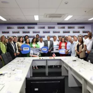 Governador recebe prefeitos de Aramari e São Felipe para discutir novas obras