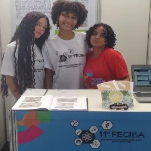 Estudantes desenvolvem pulseira rastreadora para auxiliar pessoas idosas, neurodegenerativas e neurodivergentes