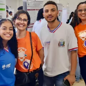 Estudantes de Ilhéus desenvolvem repelente natural de baixo custo para combater mosquitos