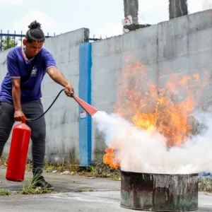 Estudantes de Camaçari recebem treinamento em primeiros socorros e combate a incêndios