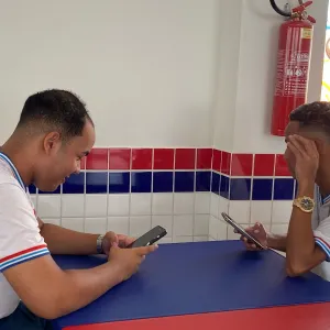 Publicado decreto que regulamenta uso de celular na escola