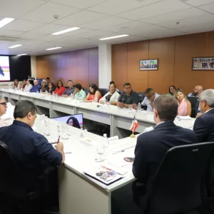 Governador, secretária da Educação e gestores dos NTEs alinham estratégias para o ano letivo de 2025