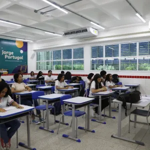 Estudantes da rede estadual celebram início do ano letivo 2025 nas escolas