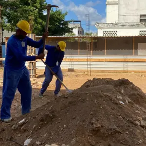 Obras de construção e revitalização de escolas estaduais impulsionam geração de empregos e movimentam economia na capital e no interior da Bahia