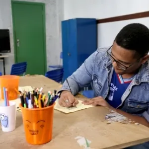 Estão abertas inscrições para oficinas presenciais e on-line dos Centros Juvenis de Ciência e Cultura