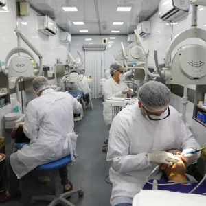 Aniversário de Salvador: Odontomóvel intensifica atendimentos nas escolas estaduais da capital baiana