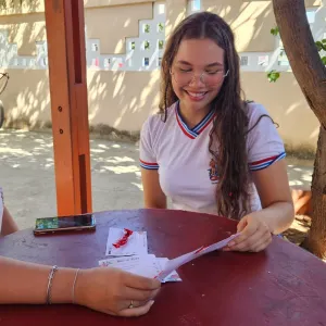 Estudantes criam bala de romã com potencial terapêutico contra gripes