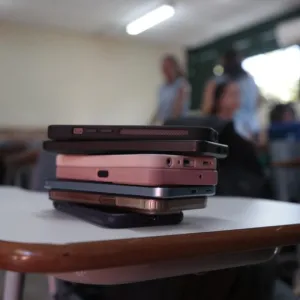 CNE publica diretrizes para educação digital e uso de celular