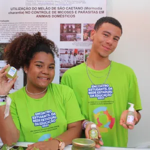 Estudantes desenvolvem produtos naturais para combater parasitas em animais domésticos