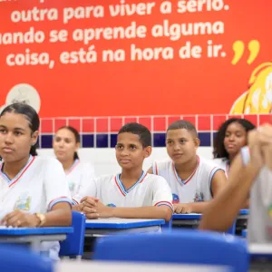 Bahia fica acima da média nacional na frequência escolar da população com idade de 4 a 17 anos