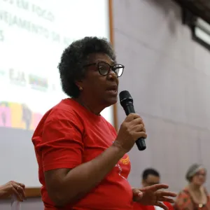 Bahia debate estratégias para fortalecer alfabetização de jovens, adultos e idosos