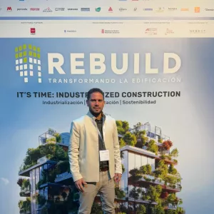 Representante da SEC leva modelo de escolas da Bahia à maior feira de construção da Europa