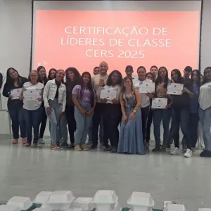 Líderes estudantis eleitos do Colégio Estadual Dr. Roberto Santos, em Poções, são certificados