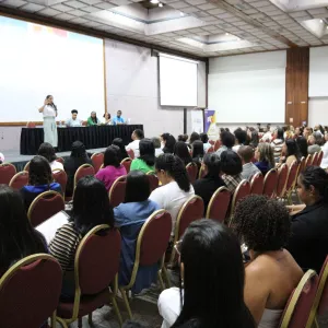 Psicólogos e assistentes sociais atuarão para garantir permanência de estudantes na rede estadual e combater a evasão escolar