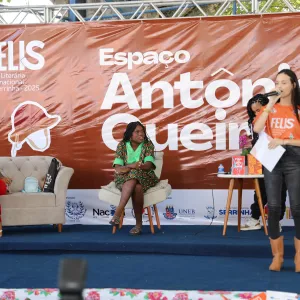 Estudantes da rede estadual são protagonistas na Feira Literária Internacional de Serrinha