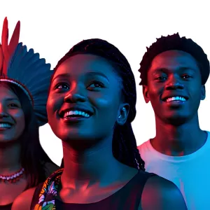 Estudantes negros e indígena