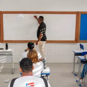 SEC publica edital para contratação de 1.906 professores da Educação Básica por meio de regime especial