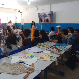 Estudantes estaduais de Vila de Abrantes participam de atividades pedagógicas voltadas à sustentabilidade e cultura