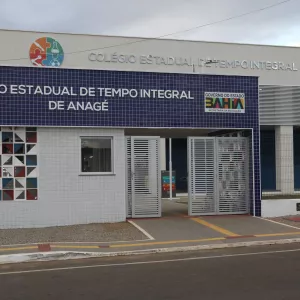 Governo do Estado fortalece educação em Anagé com entrega de novo colégio