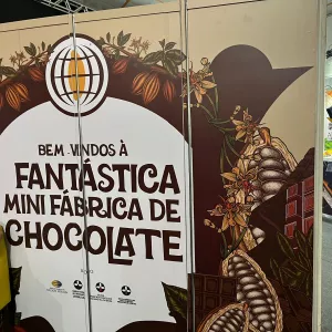 Minifábrica de chocolate da rede estadual de ensino é atração no Chocolat Festival Bahia, em Ilheus