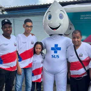 Parceria entre secretarias leva vacinas e saúde bucal para estudantes baianos