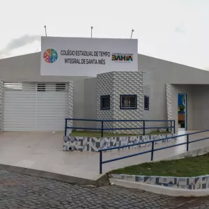 Colégio Estadual de Tempo Integral de Santa Inês recebe teatro e quadra poliesportiva coberta com investimento de R$ 4,5 milhões