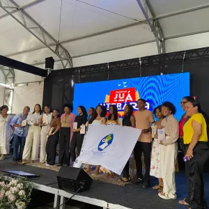 Estudantes da rede estadual lançam livros durante o Festival Juá Literária, em Juazeiro
