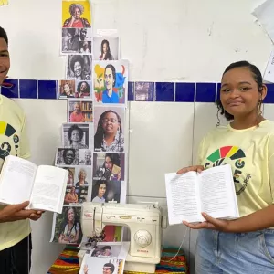 Estudantes participam da 1ª Festa Literária da Escola Estadual Teodoro Sampaio, em Salvador