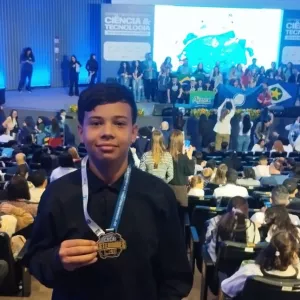 Estudante da rede estadual de Livramento de Nossa Senhora recebe medalha da NASA