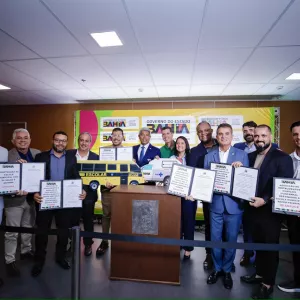 Jerônimo Rodrigues firma convênios para fortalecer a educação em 14 municípios baianos 