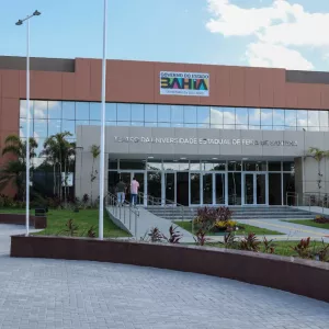 UEFS inaugura novo teatro e impulsiona educação e cultura na Bahia