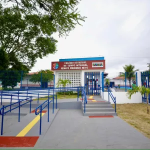 Modernização do Colégio Estadual Renato Medeiros Neto é entregue pelo Governo do Estado