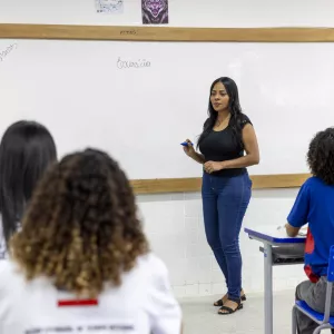 Professores da rede estadual têm reajuste de 5,3% aprovado e seguem com vencimento acima do piso nacional