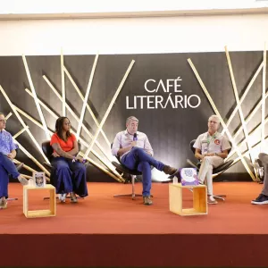 Papel das feiras, festas e festivais literários na Bahia é debatido com o público da Bienal do Livro