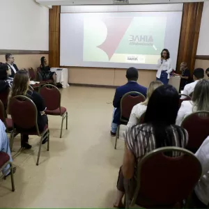 Bahia lidera avanço histórico na alfabetização e inicia 2026 com novas estratégias em reunião do comitê estadual