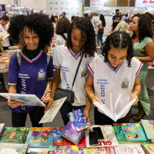 SEC transforma Bienal do Livro em espaço de protagonismo estudantil, valorização docente e incentivo à leitura